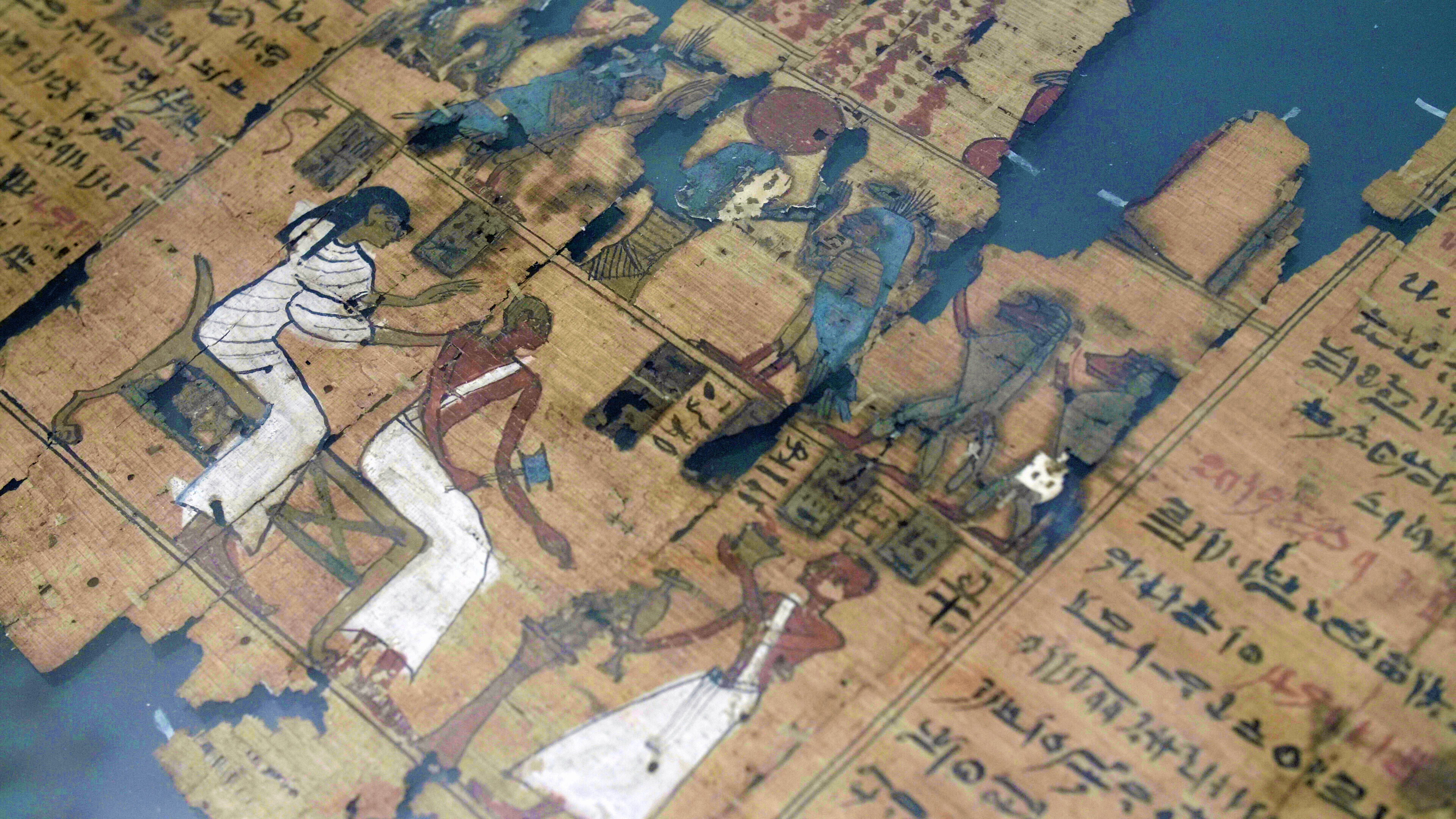 “Flash d’arte” a Palazzo San Sebastiano: esposto rotolo di papiro contenente parte del Libro dei Morti